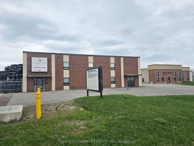 237 Arvin Ave, Home with 0 bedrooms, 1 bathrooms and null parking in Stoney Creek ON | Image 4