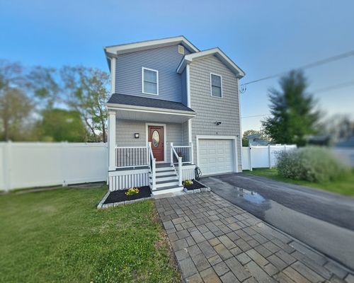 9 Hall St, Webster, MA, 01570-2330 | Card Image