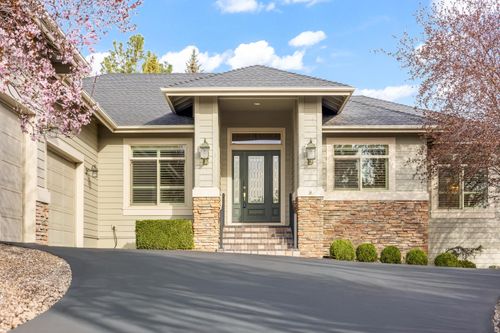 825 Victoria Falls Dr, Redmond, OR, 97756-8381 | Card Image
