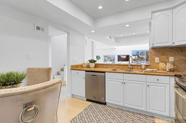 3366 Tempe Dr, House other with 2 bedrooms, 3 bathrooms and 2 parking in Huntington Beach CA | Image 14