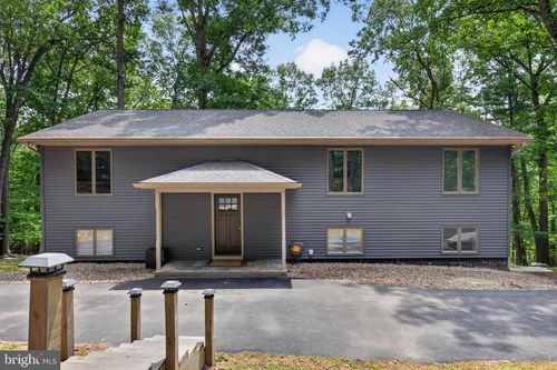 141 Huckleberry Ln, HARRISBURG, PA, 17112-9668 | Card Image
