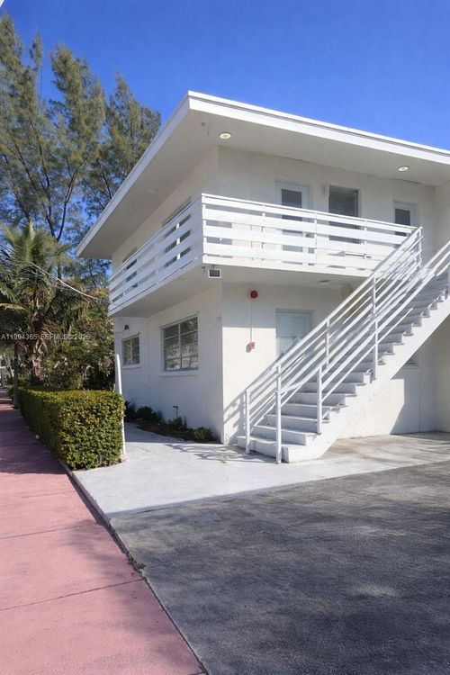 apt-2-7725 Carlyle Ave, Miami Beach, FL, 33141-2074 | Card Image