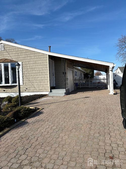 42 Boulevard E, Keyport, NJ, 07735-6139 | Card Image