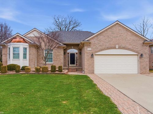 55212 Woods Ln, Shelby Township, MI, 48316-1022 | Card Image