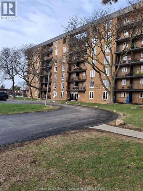 6588 Thornberry Crescent, Windsor, ON, N8T2X2 | Card Image