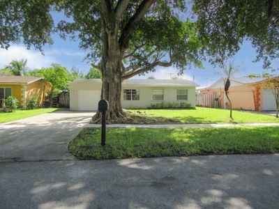 704 Sw 74th Avenue, House other with 2 bedrooms, 2 bathrooms and null parking in North Lauderdale FL | Image 1