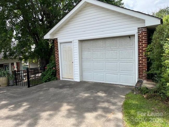 Garage | Image 24