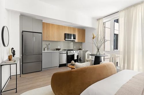 211-4-34 26th Avenue, New York City, NY, 11102 | Card Image