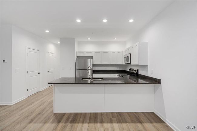 Model photos of townhomes. | Image 15