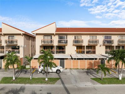 202 - 5625 W 26th Ct, Condo with 2 bedrooms, 1 bathrooms and null parking in Hialeah FL | Image 2