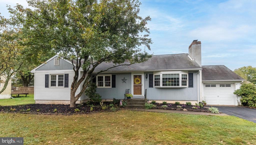 Evergreen Dr, Doylestown, PA 18901