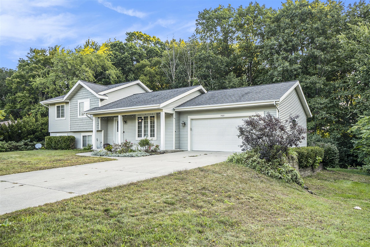 Ridgewood Dr, Holland, MI 49424