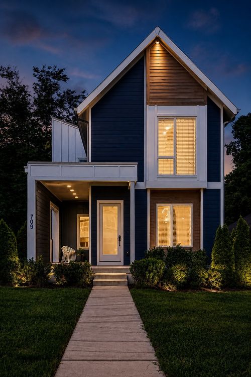 709 28th Ave N, Nashville, TN, 37208-3611 | Card Image