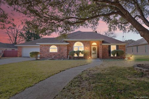 327 E Chapman Rd, Hewitt, TX, 76643-3741 | Card Image