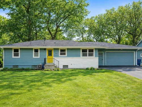 932 11th Ave Se, Forest Lake, MN, 55025-1946 | Card Image