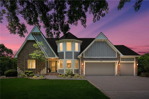 980 Nw High Point Dr, Lee's Summit, MO, 64081-1986 | Card Image