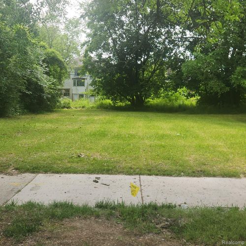 877 Manistique St, Detroit, MI, 48215-2958 | Card Image