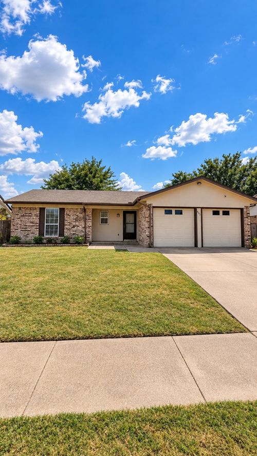 6432 Grasshopper Dr, Watauga, TX, 76148-3633 | Card Image