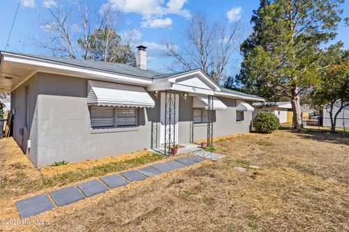 404 Pine St, New Bern, NC, 28560-6868 | Card Image