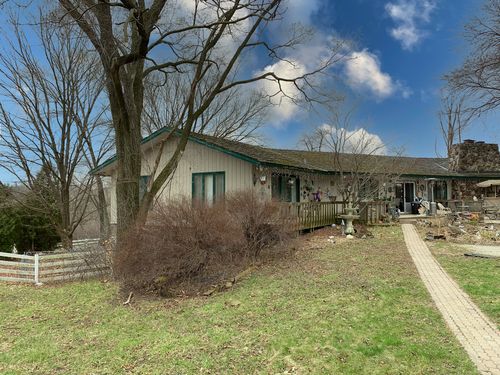 706 E Burnett Rd, Island Lake, IL, 60042-9236 | Card Image