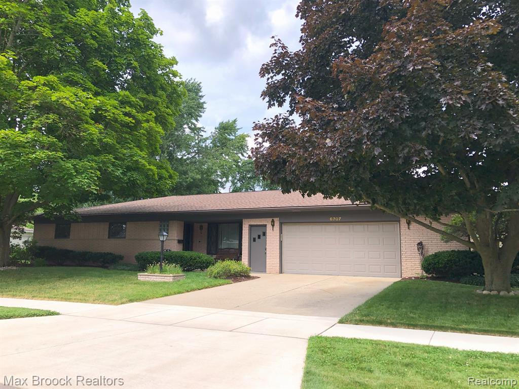 Powers Ct, Shelby Township, MI 48317