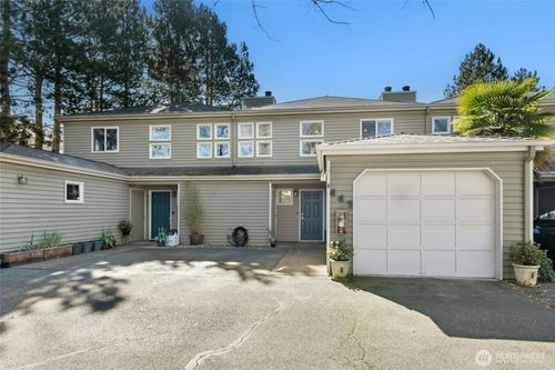 447 7th Ave, Kirkland, WA, 98033-5605 | Card Image