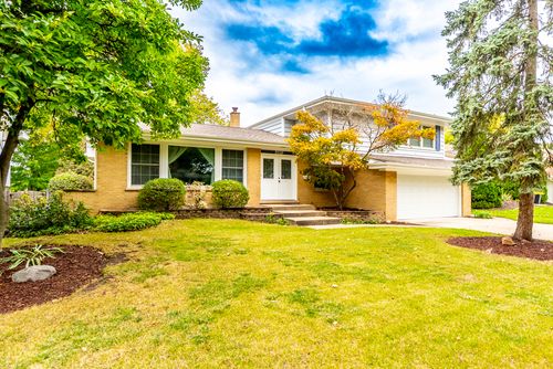 2002 N Eastwood Dr, Arlington Heights, IL, 60004-3205 | Card Image