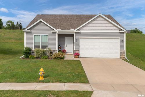 3458 Glenbrook Cir N, Bettendorf, IA, 52722-3553 | Card Image