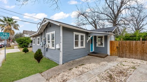 3510 N Flores, San Antonio, TX, 78212 | Card Image