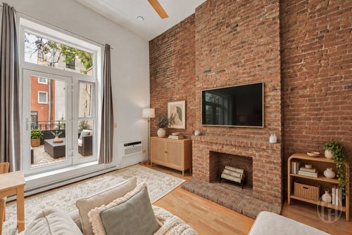 1b-221 W 14th St, New York, NY, 10011-7134 | Card Image