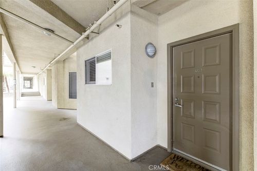 407-2900 Fairway Ave, La Crescenta, CA, 91214-4301 | Card Image