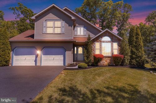 223 Woodbridge Ln, DOUGLASSVILLE, PA, 19518-8796 | Card Image