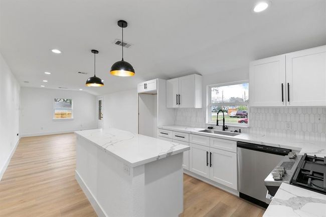 5610 Chapman St, House other with 2 bedrooms, 2 bathrooms and null parking in Houston TX | Image 10