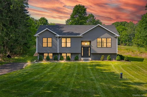76 Reservoir Rd, Marlboro, NY, 12542-5029 | Card Image