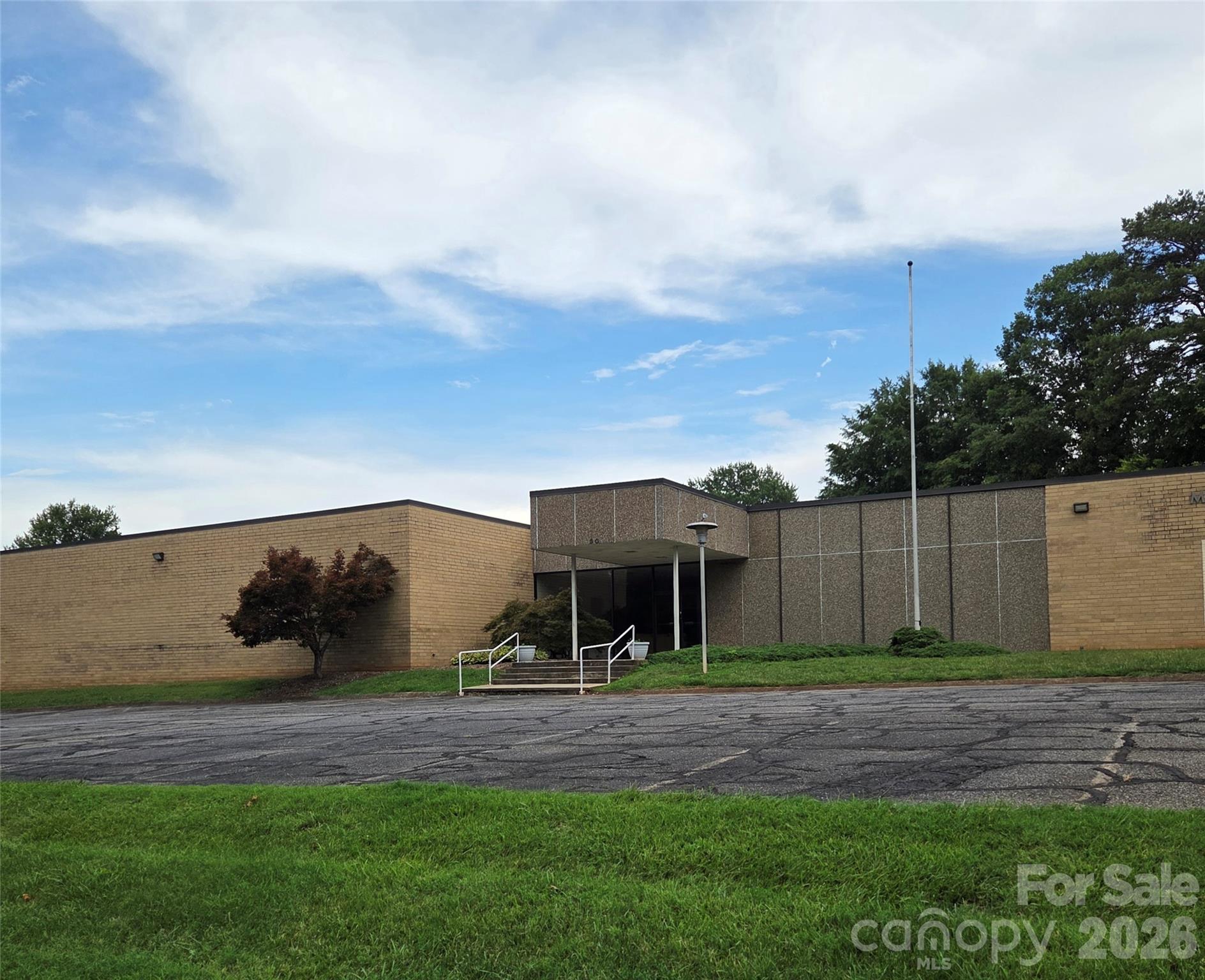 30 16Th Avenue Dr Se, Hickory, NC 28602