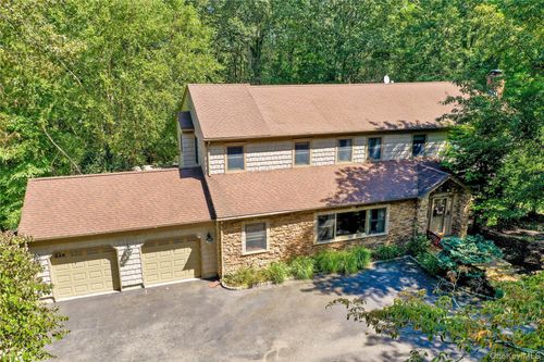 105 Cliff Rd, Port Jefferson, NY, 11777-1252 | Card Image