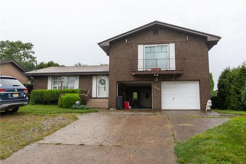 2406 Old Elizabeth Rd, West Mifflin, PA, 15122-2531 | Card Image