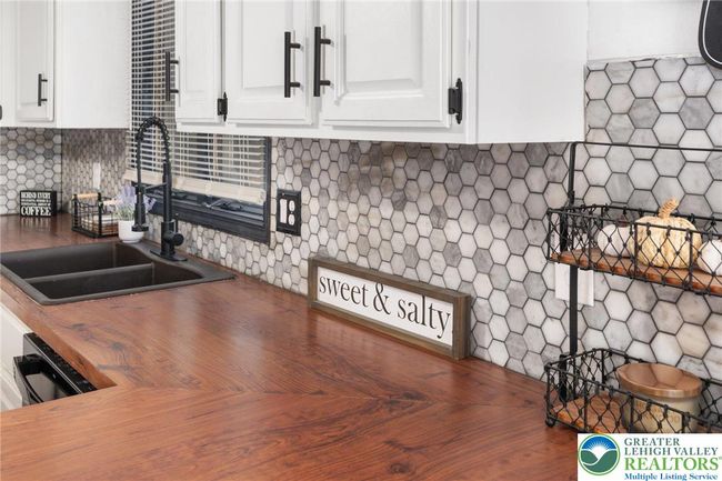 64 Autumn Ln, House other with 3 bedrooms, 2 bathrooms and null parking in Jim Thorpe PA | Image 40