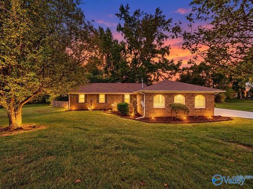 307 Big Oak Ln, Madison, AL, 35758-8305 | Card Image
