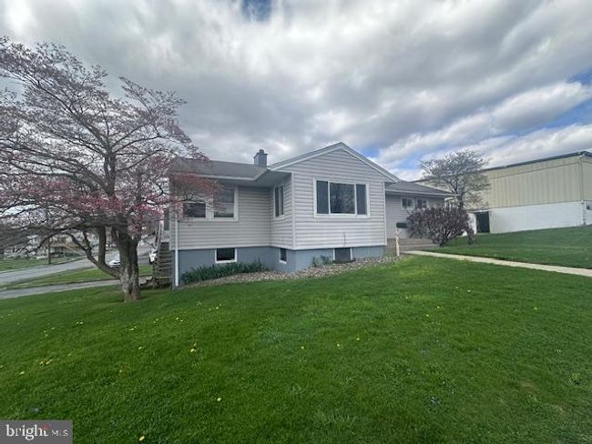 901 Walnut St, House other with 5 bedrooms, 2 bathrooms and null parking in ROARING SPRING PA | Image 4