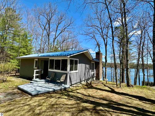 10723 Black Bear Rd Ne, Kalkaska, MI, 49646-9750 | Card Image