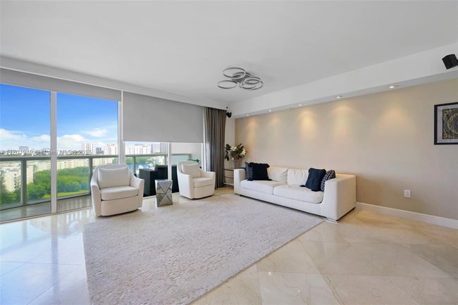 APT-1012 - 19400 Turnberry Way, Condo with 3 bedrooms, 3 bathrooms and null parking in Aventura FL | Image 4