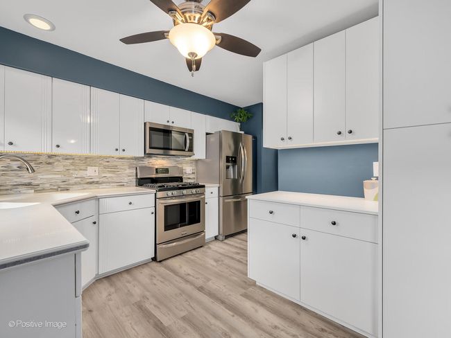 7 Kane Ct, Townhouse with 2 bedrooms, 4 bathrooms and 2 parking in Willowbrook IL | Image 8