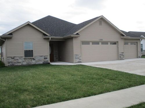 504 Addie Ln, CENTRALIA, MO, 65240-5513 | Card Image