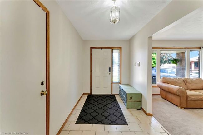 182 Solomon Cres, House other with 4 bedrooms, 3 bathrooms and 5 parking in Hamilton ON | Image 4