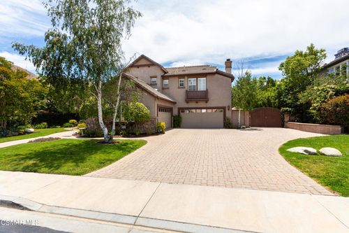 68 E Twisted Oak Dr, Simi Valley, CA, 93065-7372 | Card Image