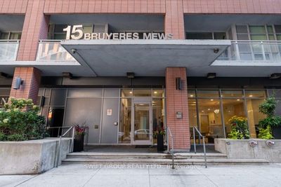 210 - 15 Bruyeres Mews, Condo with 1 bedrooms, 2 bathrooms and 1 parking in Toronto ON | Image 3