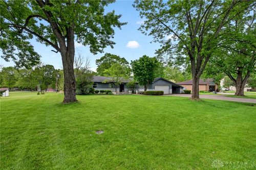2324 Ivy Crest Drive, Bellbrook, OH, 45305 | Card Image