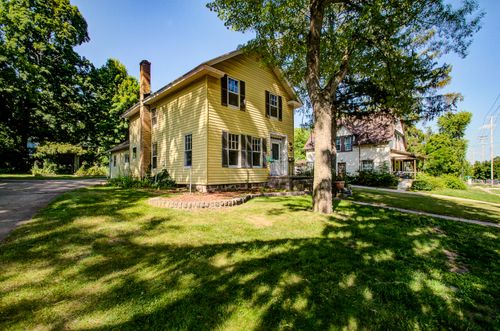 512 W Washington St, Greenville, MI, 48838-2268 | Card Image