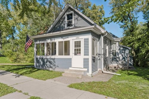 1093 4th St E, Saint Paul, MN, 55106-5340 | Card Image